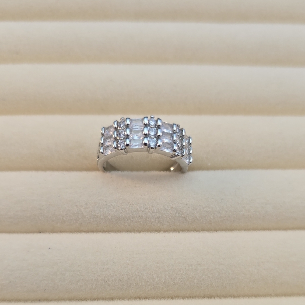 Elegant Silver Gold Filled Sz 6 Women's Ring